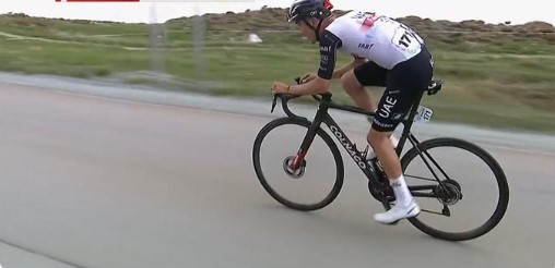 Juan Ayuso se da un homenaje